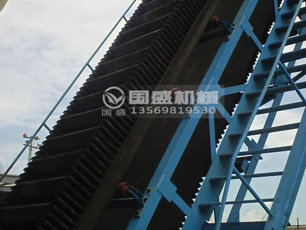 橡膠大傾角皮帶機(jī) 橡膠大傾角皮帶機(jī)