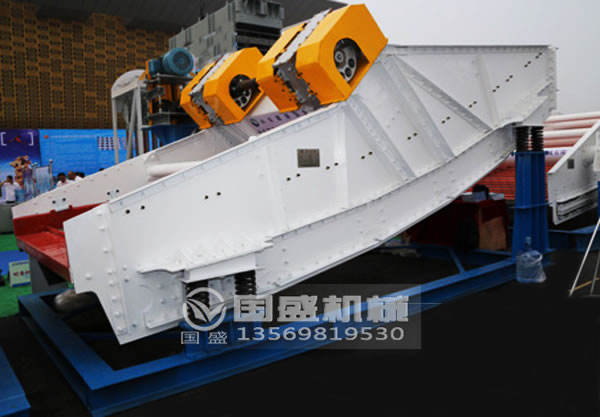 香蕉振動篩設(shè)計(jì) 香蕉振動篩設(shè)計(jì)